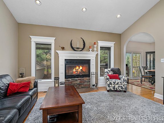 3rd image of 5427 Pine Island Dr NE