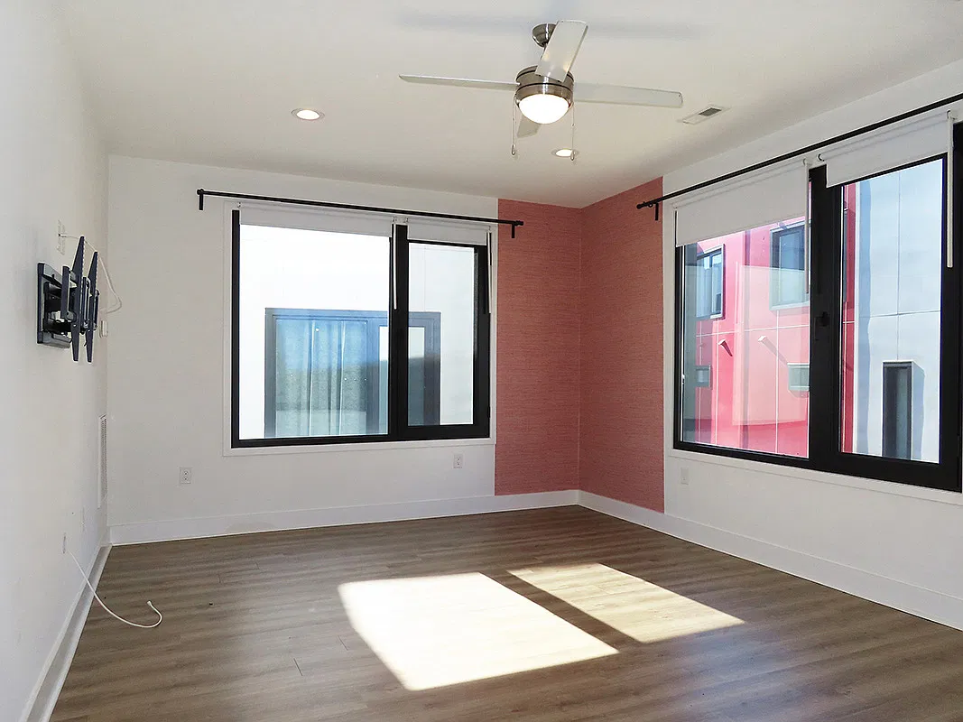 3 bed, 2.5 bath, 2250 sqft, $2,350 — Photo 2