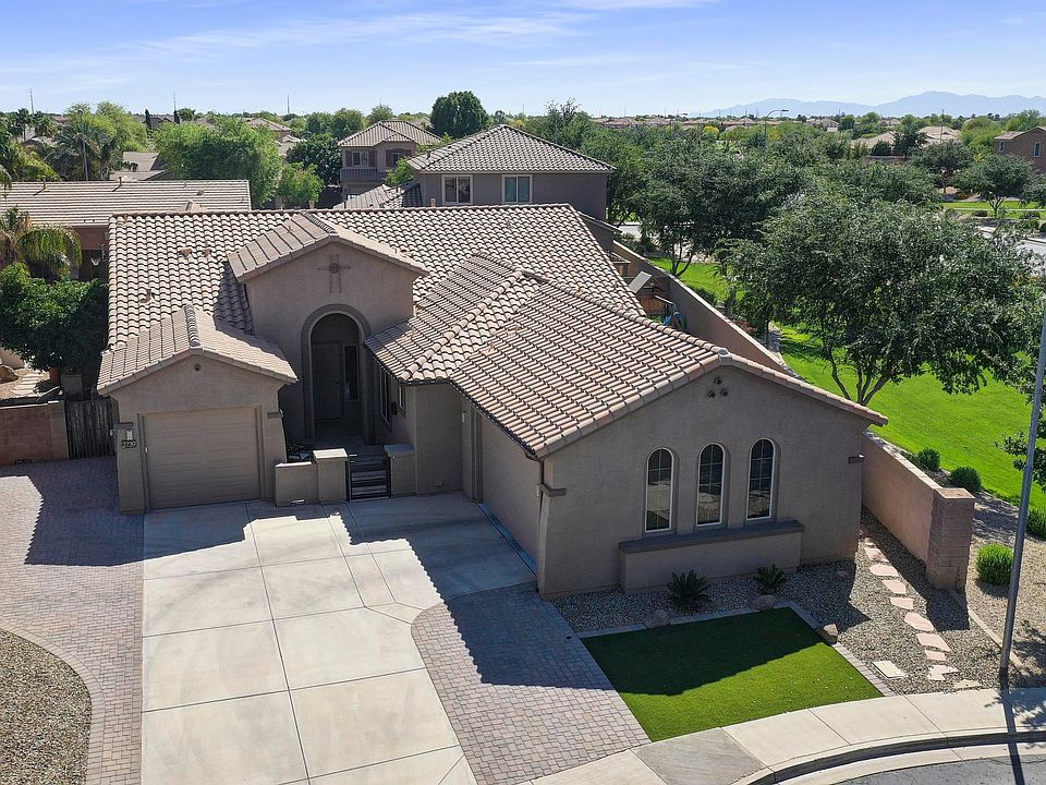 1st image of 2739 E Balsam Dr
