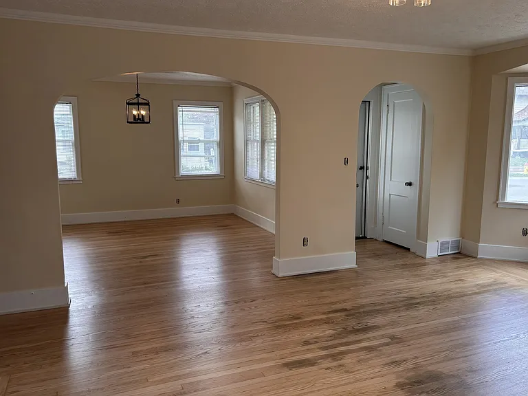 2752 N 47th Ave — Photo 5