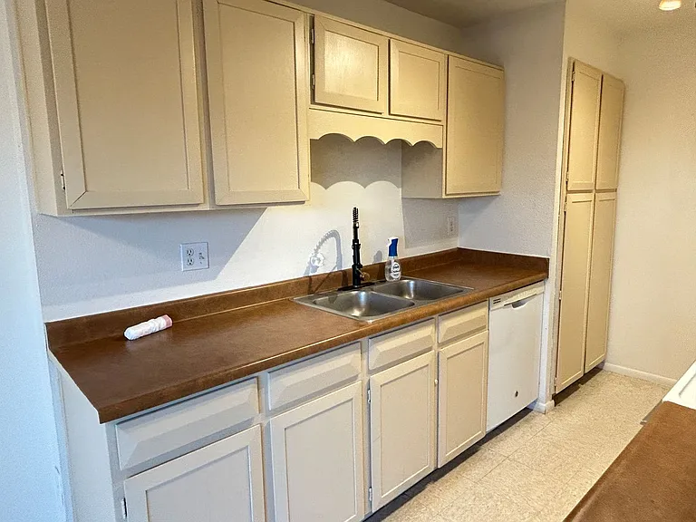 6043 W Golden Ln — Photo 6