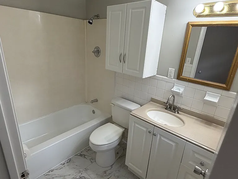 2627 Oakview Dr — Photo 4