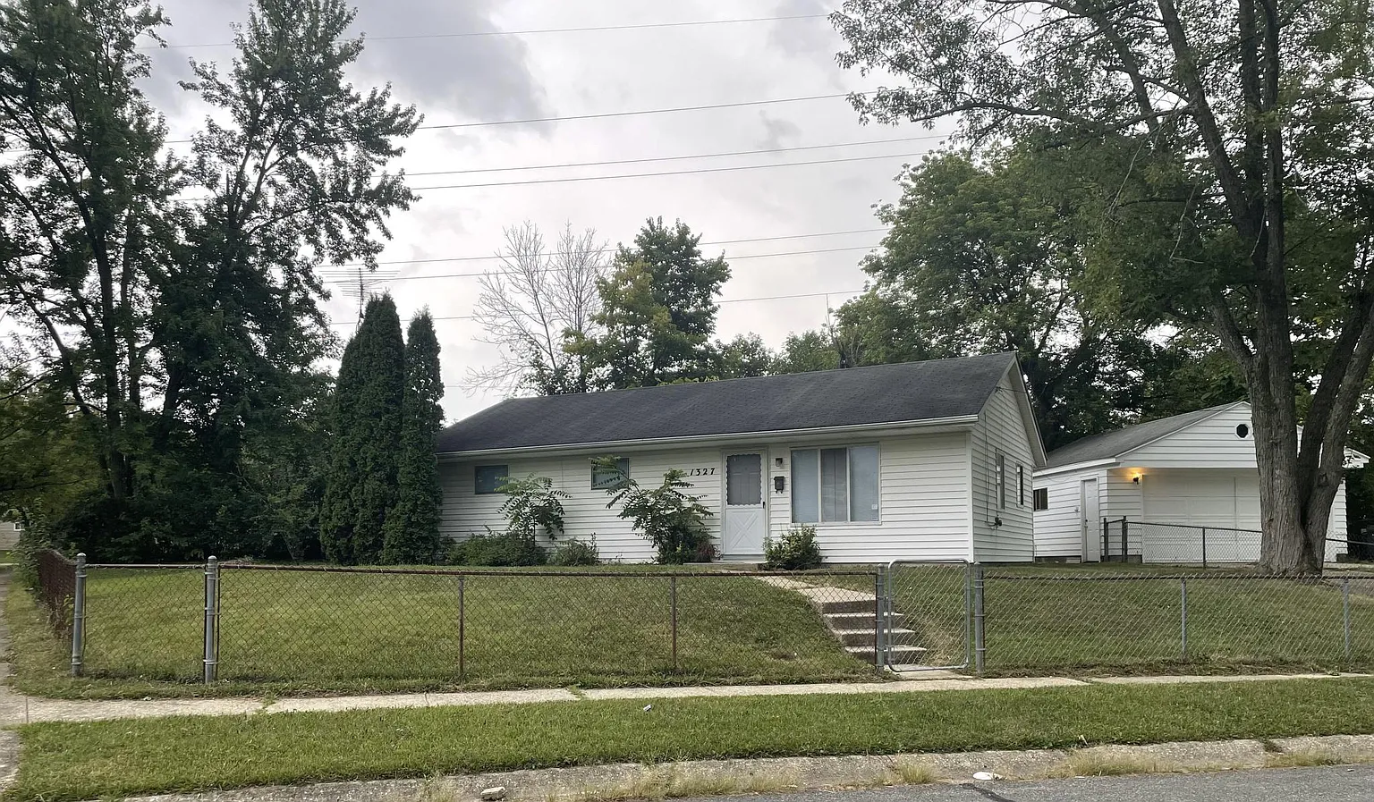 1327 Stuben Dr photo 1