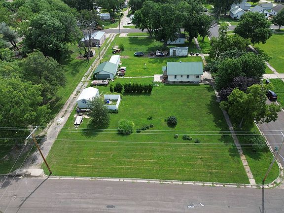 4th image of 302 Jenkins St