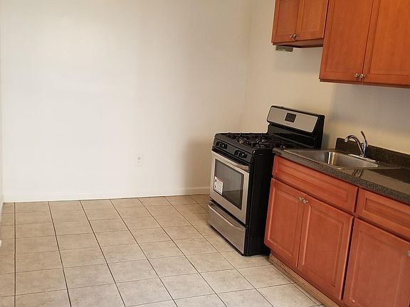 3rd image of 1471 Taylor Ave APT 27