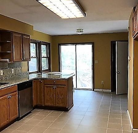 4th image of 2537 McEwan Blvd