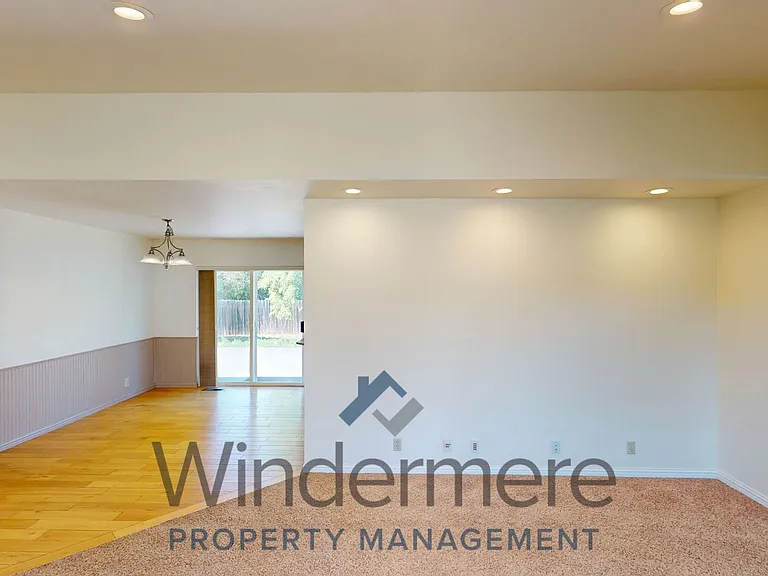 2040 Sunbar St — Photo 3