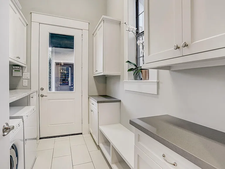 5655 Locke Ln — Photo 17