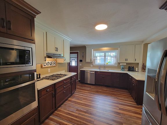 3rd image of 15 Elliott St
