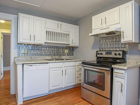 4th image of 1122 Alexander St