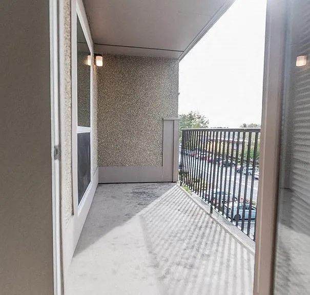 Renton Apartments - The Aviator Apartments - Deck