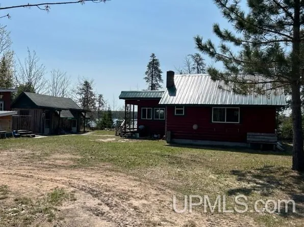 328 Clark Creek Rd, Ishpeming, MI 49849