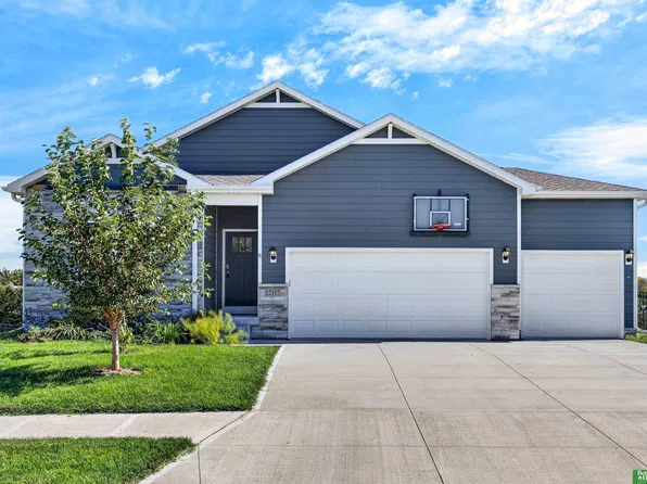 12117 S 204th Ave, Gretna, NE 68028