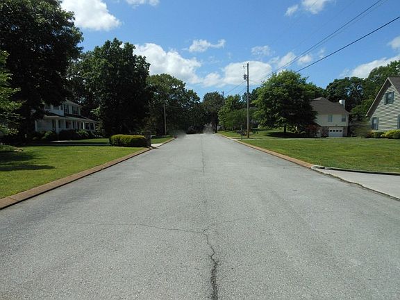 4th image of 518 River Landing Dr