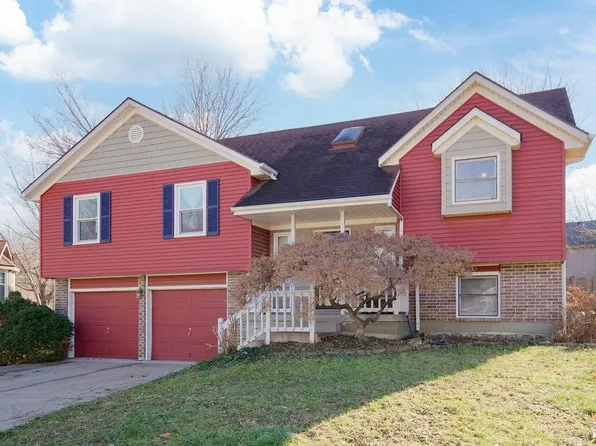 1707 SE Boone Trl, Lees Summit, MO 64063