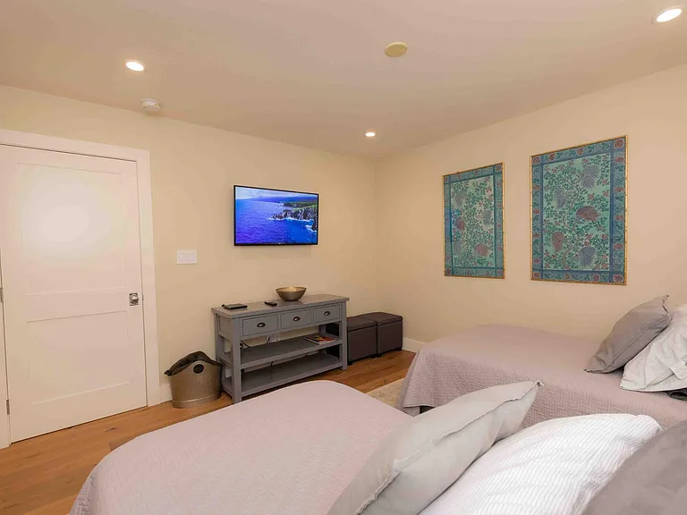 5366 Chelsea St — Photo 23