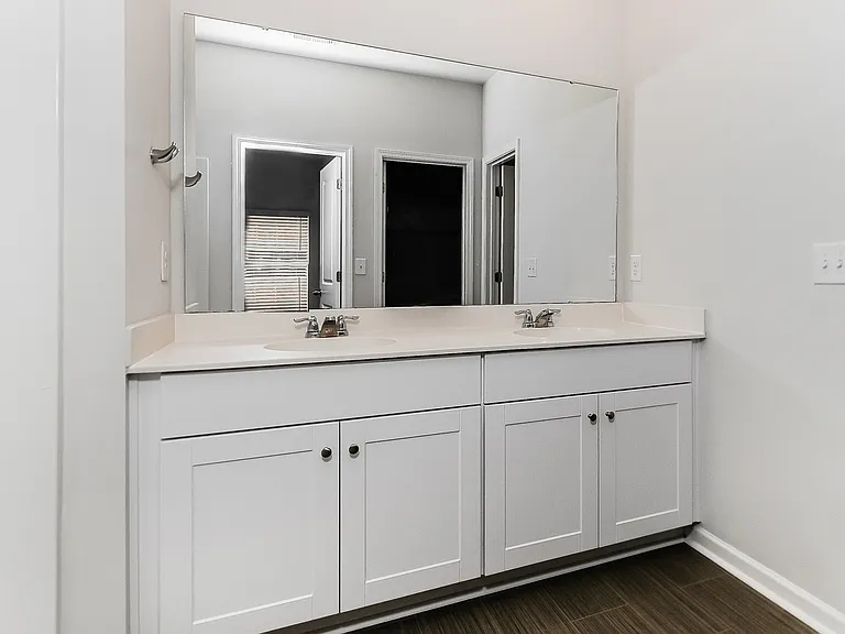 136 S Reindeer Rd — Photo 10