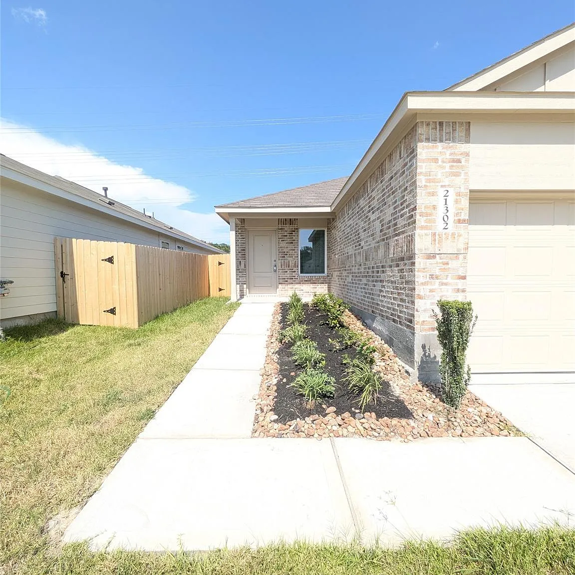 3 bed, 2.0 bath, 1409 sqft, $2,250 — Photo 3