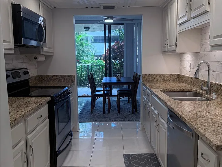 859 Jeffery St #1040 — Photo 5
