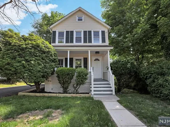 76 Wyckoff Ave, Waldwick, NJ 07463