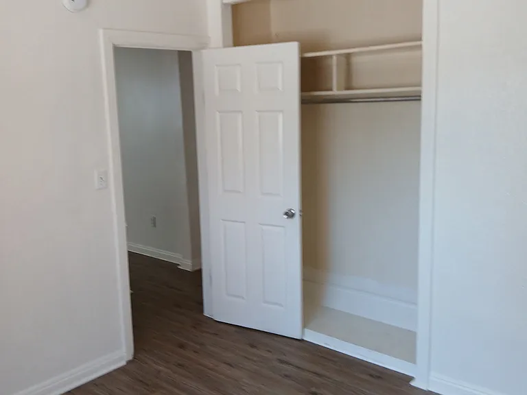 736 1/2 W Century Blvd — Photo 18