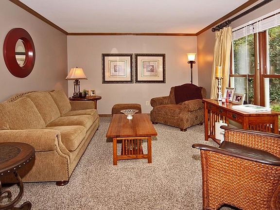 3rd image of 102 Wellington Bluff Ct