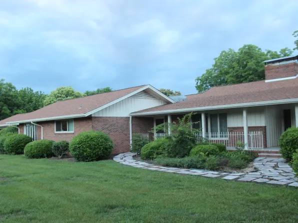 2314 Moss Farm Rd, Hickory, NC 28602