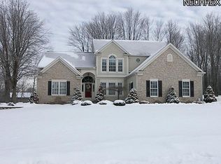 840 S Sussex Ct, Aurora, OH 44202