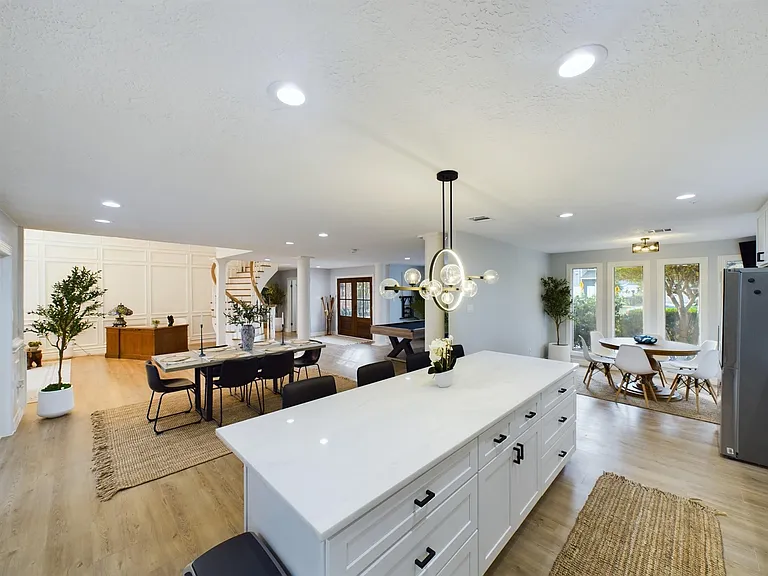 7702 Antoine Dr — Photo 16