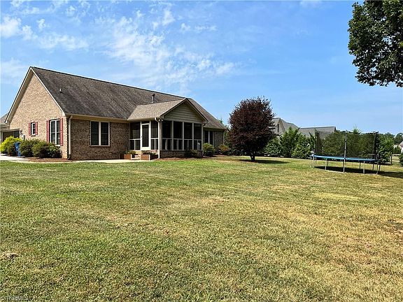 4th image of 182 Oak Leaf Dr