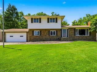 8074 Farview Oval, Brecksville, OH 44141