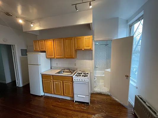 Rented by G Y B Realty Inc | media 11