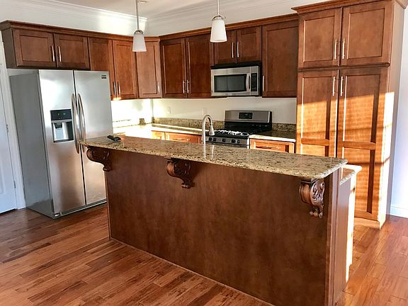 4th image of 137 Winterfield Cir