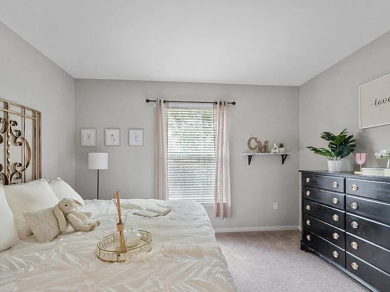 Centerville Manor Apartments — Photo 40
