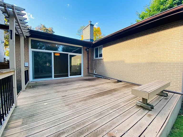 15 Whitelock Cres — Photo 6