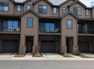 884 SW Theater Dr, Bend, OR 97702