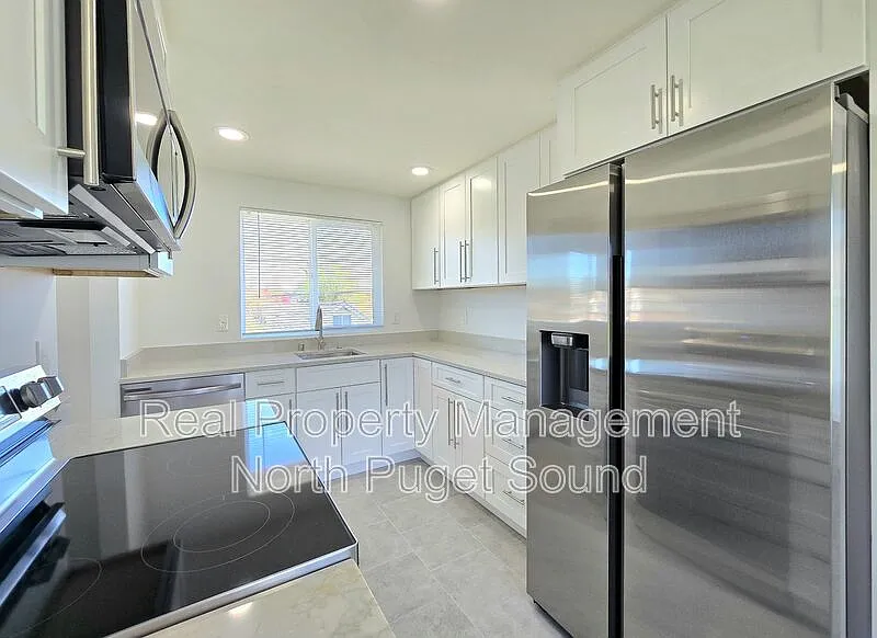 Building Photo - 1421 Pine St #B