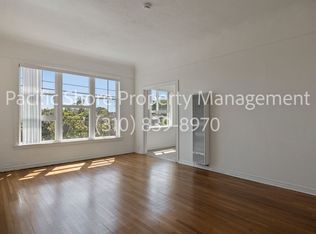 3201 W 54th St #205, Los Angeles, CA 90043