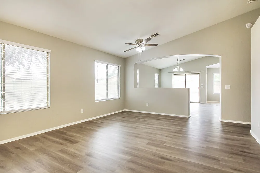 3 bed, 2.0 bath, 1599 sqft, $1,905 — Photo 3