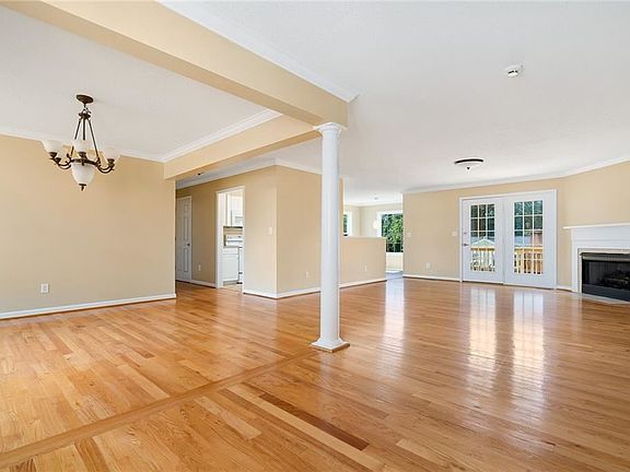 4th image of 104 Troy Hunter Ct