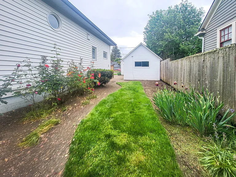 944 Cottage St NE — Photo 24