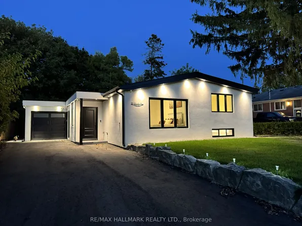 25B Knowles Cres, Aurora, ON L4G 1Z6