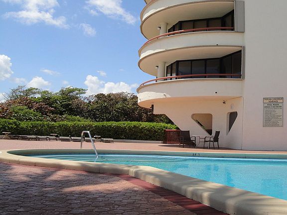 4th image of 15645 Collins Ave APT 806