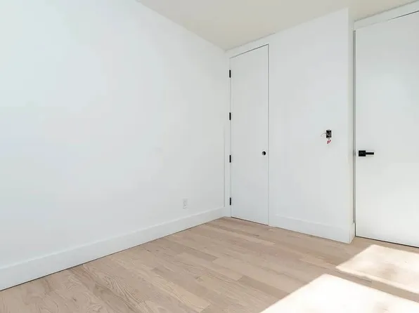 624 Lexington Avenue image 1 of 17