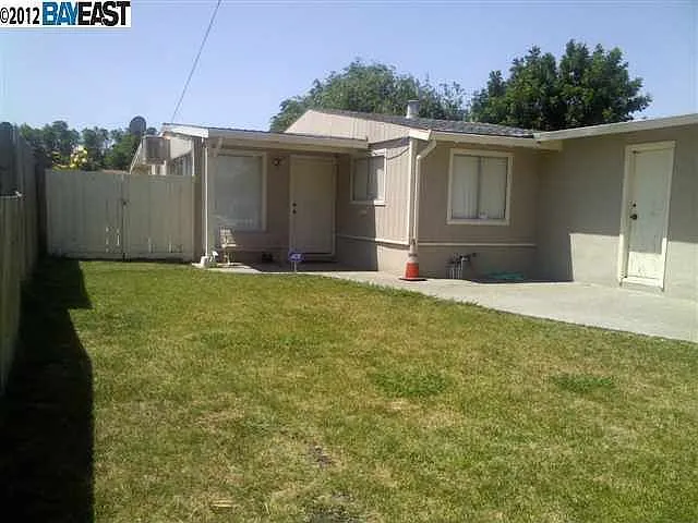 79 William Way photo 1