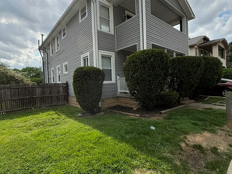 202 Linden Ln #3 — Photo 2