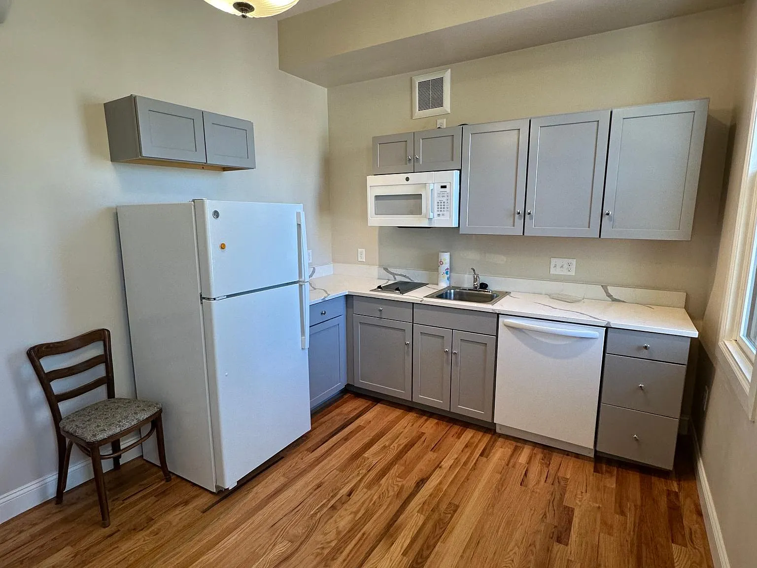 1 bed, 485 sqft, $1,250 — Photo 2