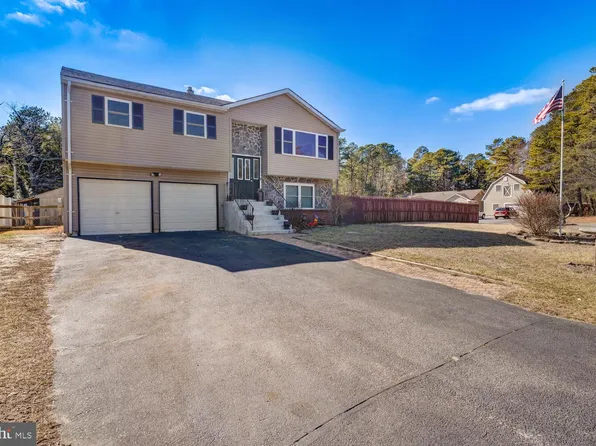 2 Laurel Ln, Tuckerton, NJ 08087