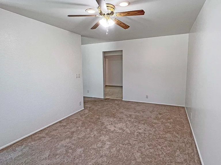 4903 California St #4 — Photo 11