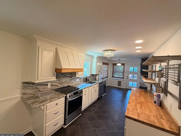 1214 Eastover Pkwy — Photo 5